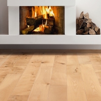 En stue med HARO parketgulv lavet af bøgetræ