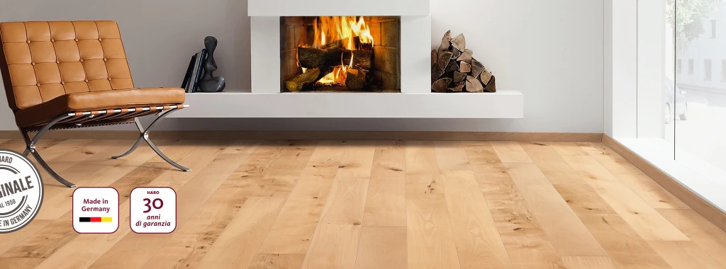 Un salotto con HARO parquet in legno di faggio