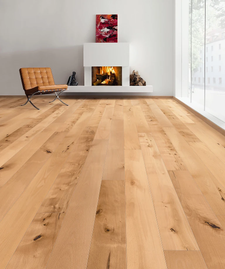 Un salon avec HARO Parquet en bois de hêtre