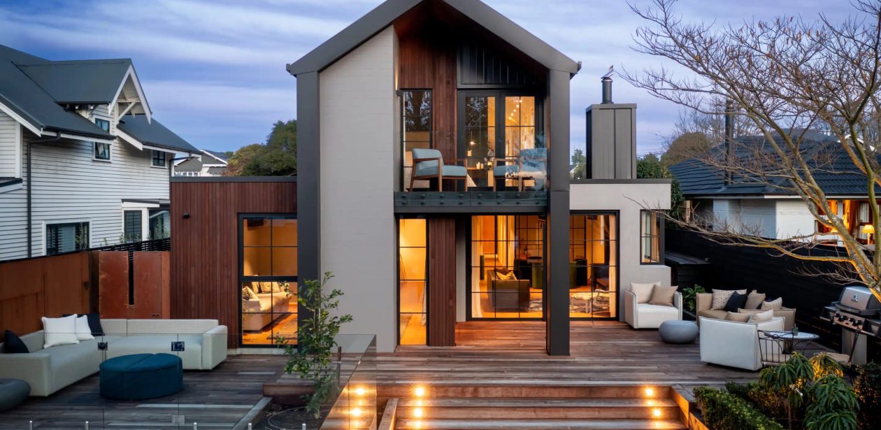 Det er lykkes for arkitekterne at bibeholde den oprindelige grundplan og haveanlægget for villaen fra det forrige århundrede.