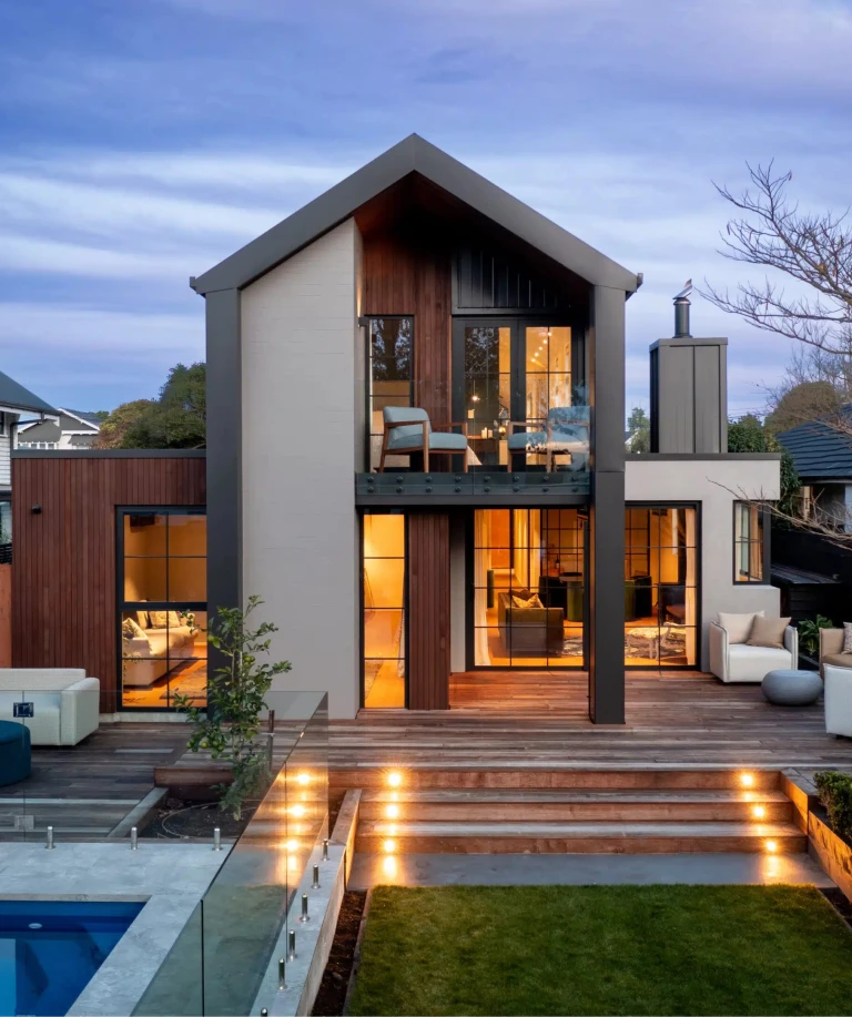 Det er lykkes for arkitekterne at bibeholde den oprindelige grundplan og haveanlægget for villaen fra det forrige århundrede.