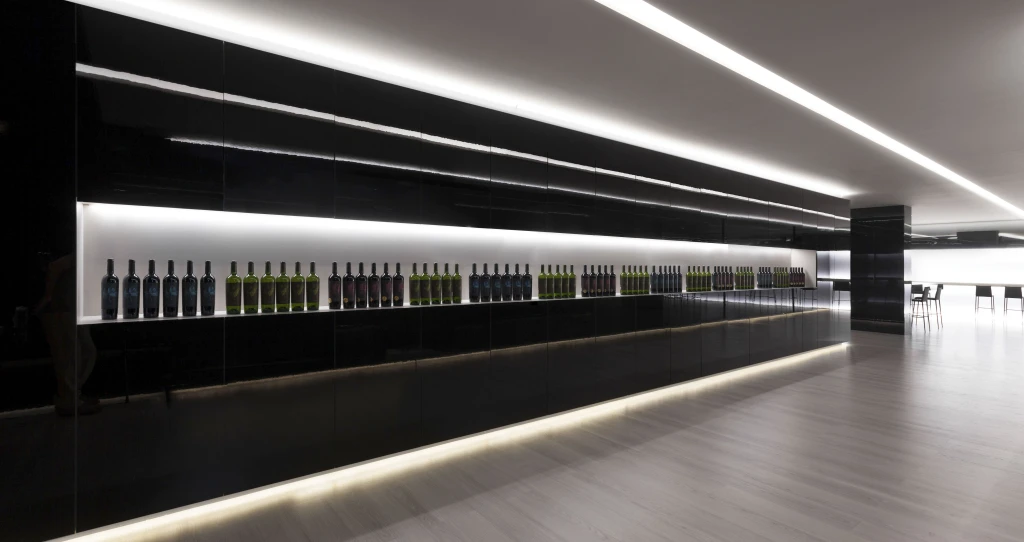 Fine wines presented like works of art – the concept behind the Vegamar Wine Shop in Valencia