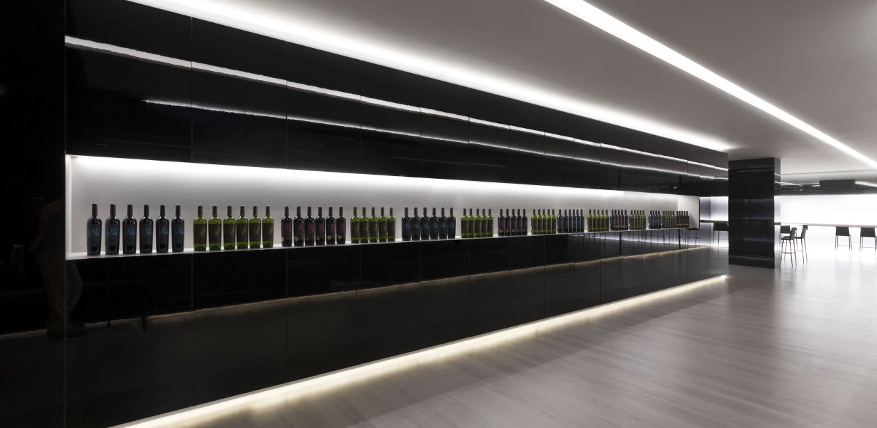 Fine wines presented like works of art – the concept behind the Vegamar Wine Shop in Valencia