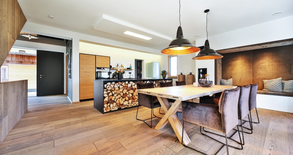 Throughout the interior, the natural look is perfectly staged by the HARO plank 