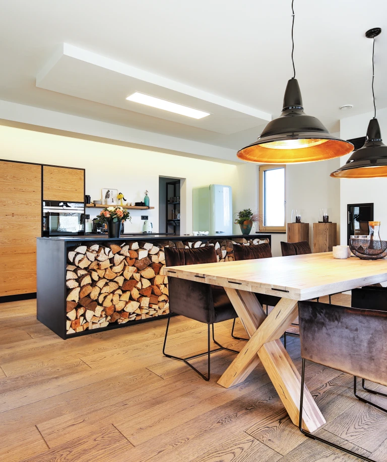 Throughout the interior, the natural look is perfectly staged by the HARO plank 