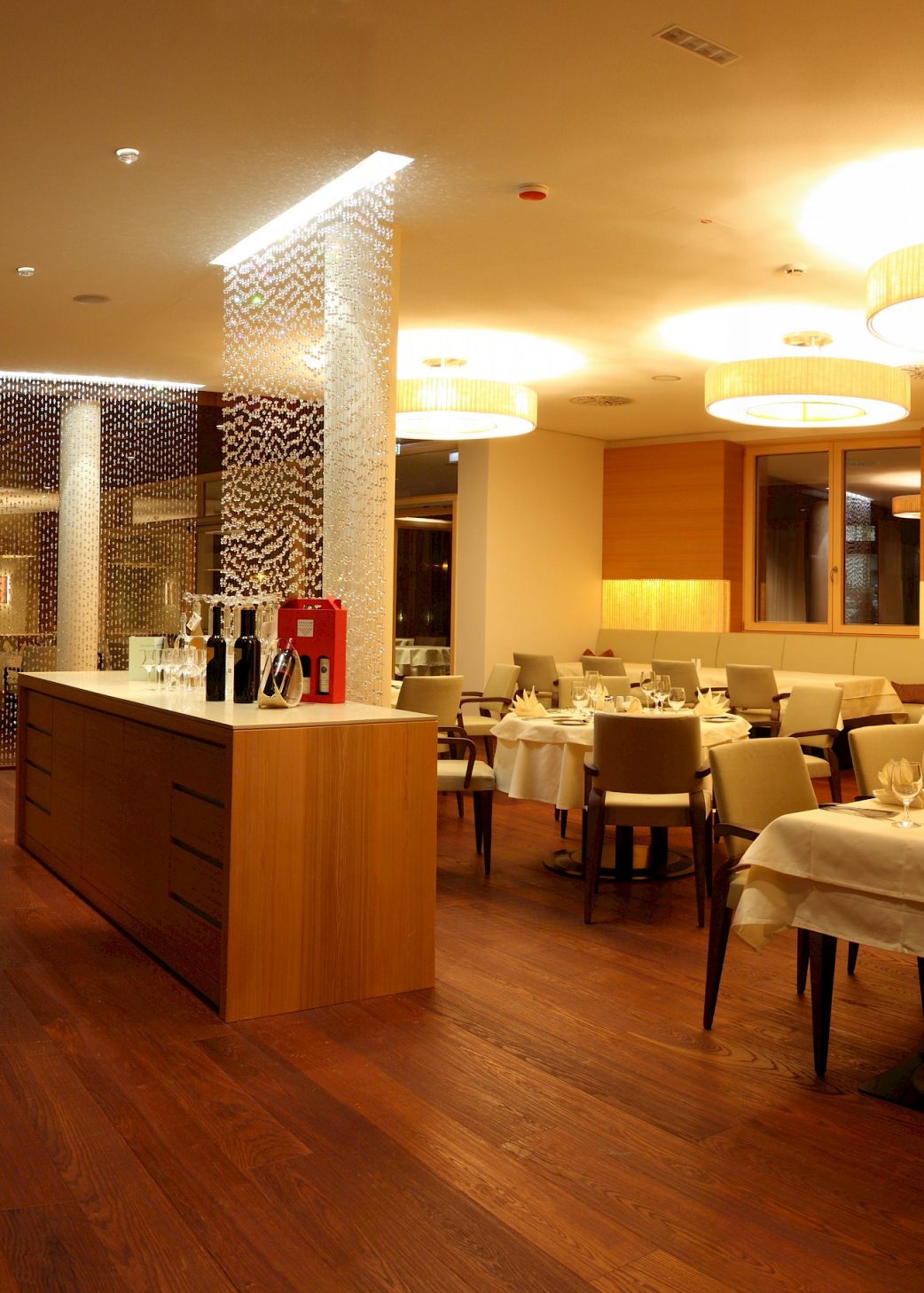 Auch im Speisesaal schafft die Thermoesche eine angenehme Atmosphäre