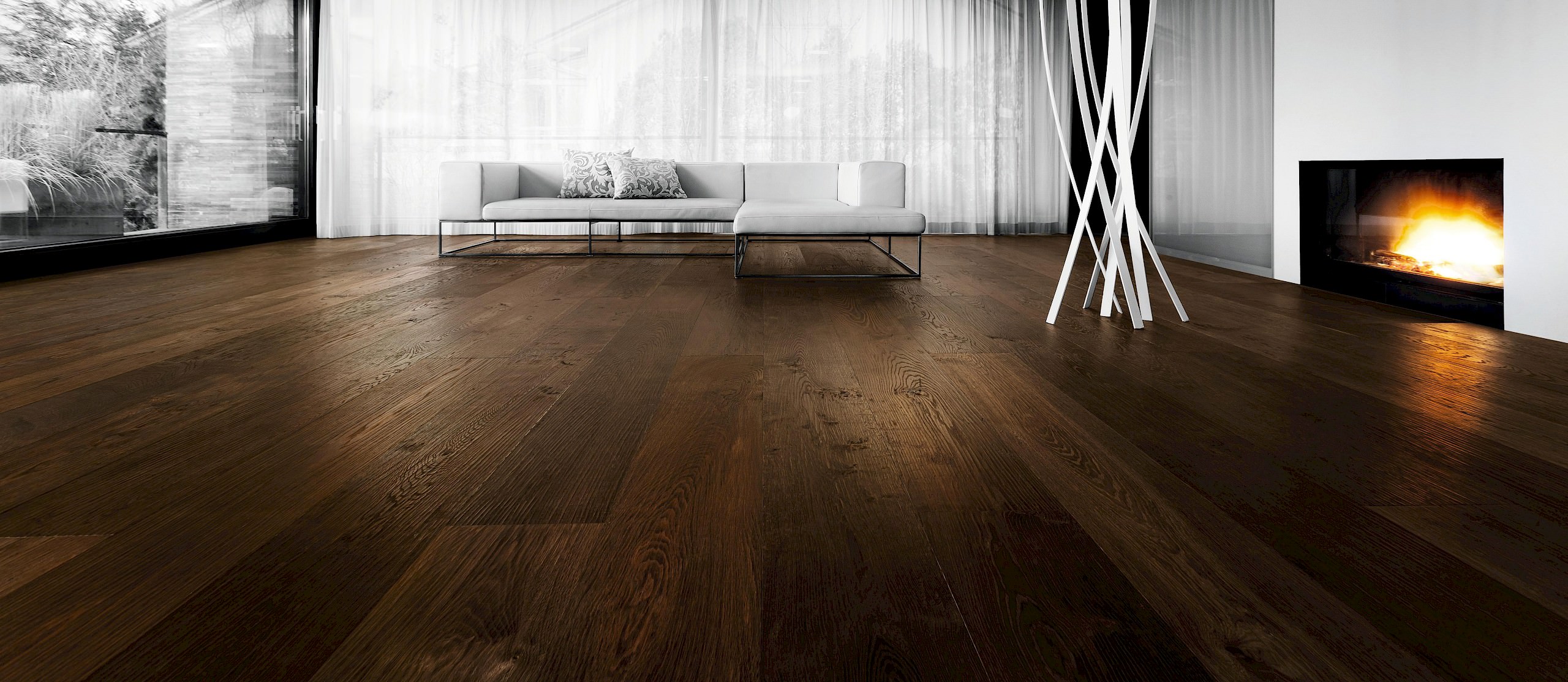 Großzügiges und modern eingerichtetes Esszimmer mit XL Dielen der HARO parkettmanufaktur – edles Design trifft auf hochwertige Handwerkskunst.