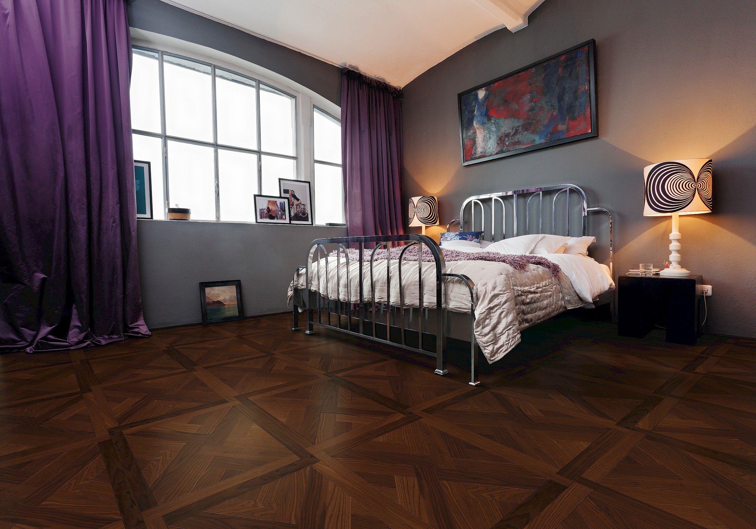 Angenehm eingerichtetes Schlafzimmer mit edlem Tafelparkett der HARO parkettmanufaktur – zeitlose Eleganz trifft auf behagliche Wohnatmosphäre.