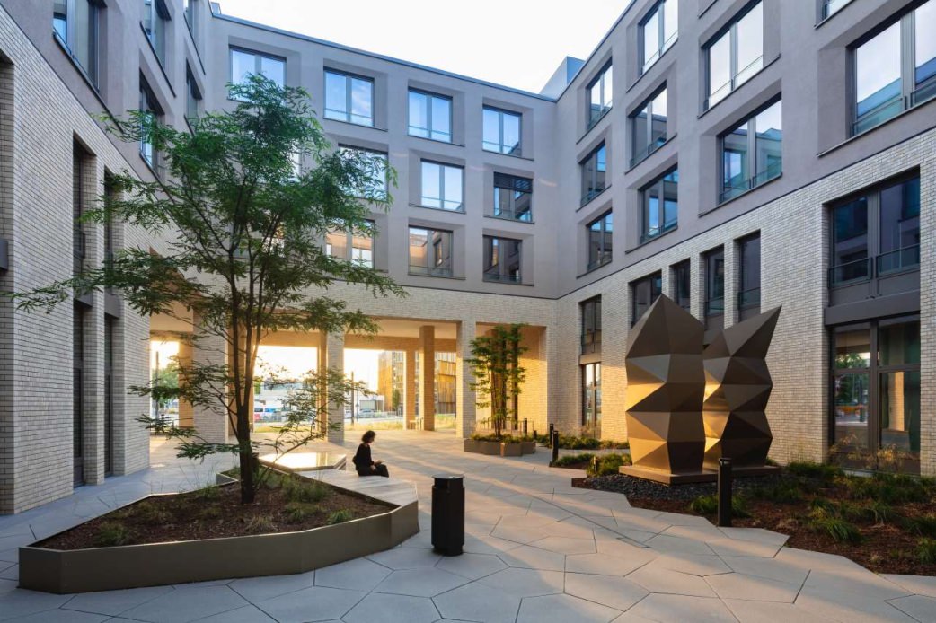 Det arkitektoniske koncept indeholder mange åbne arealer til afslapning og kommunikation.