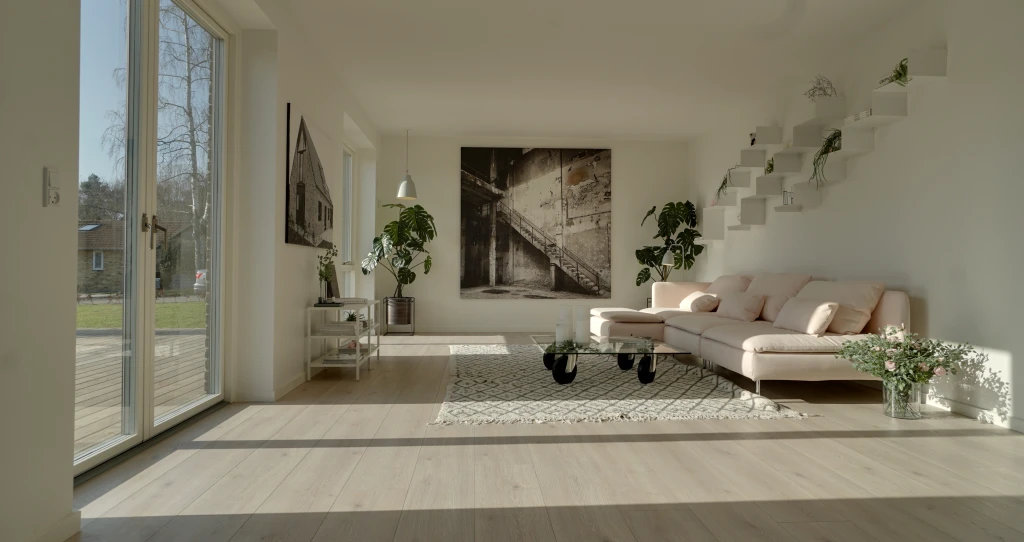 Das helle Eichendekor schafft einen fließenden Übergang vom Wohnzimmer auf die Terrasse.