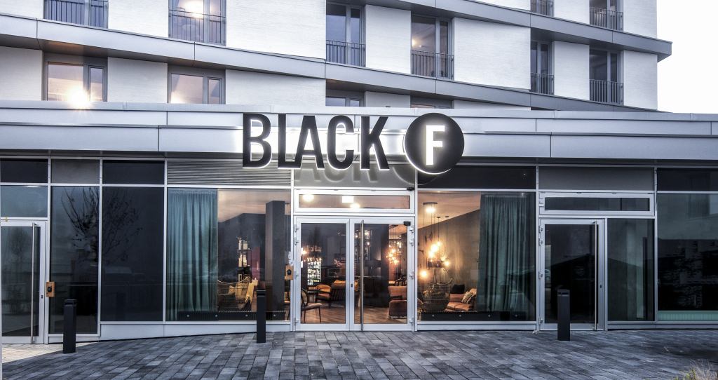 The Black F provides both tourists and business travellers with the perfect mix of flat and hotel for the short- and long-term stays.