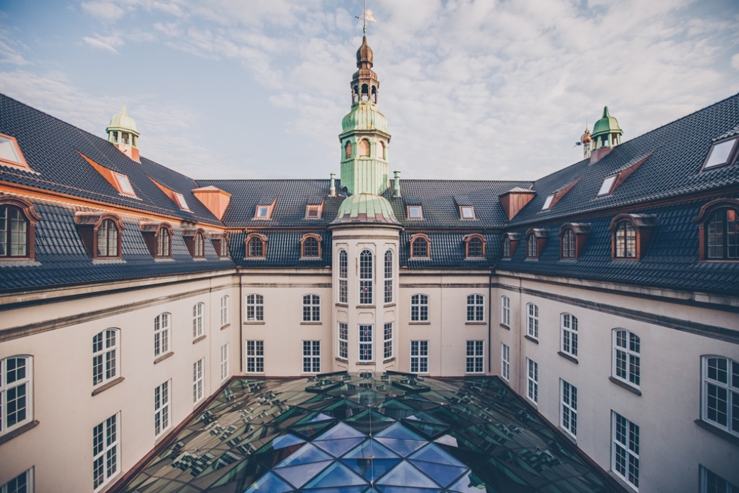 Villa Copenhagen, tidligere centralpostkontor, er efter en omfattende ombygning den perfekte symbiose mellem fortidens værdier og charmerende førsteklasses hotelluksus.