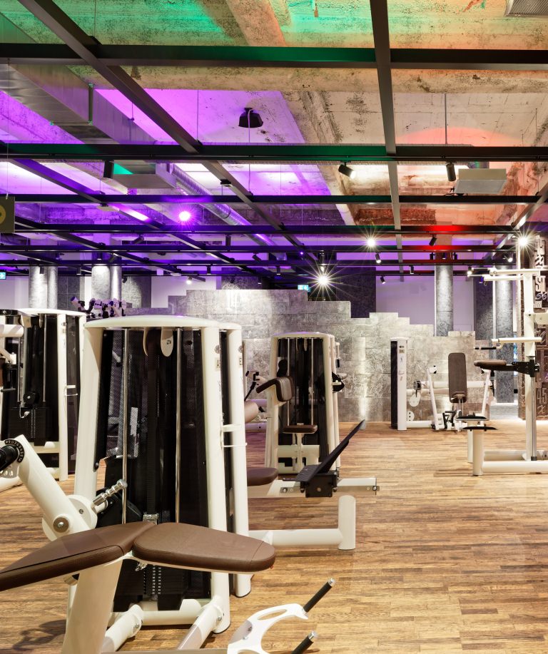 I træningsrummene blev der anvendt HARO 3-stavs parketgulv eg Barrique Trend relief børstet 4V naturaLin plus