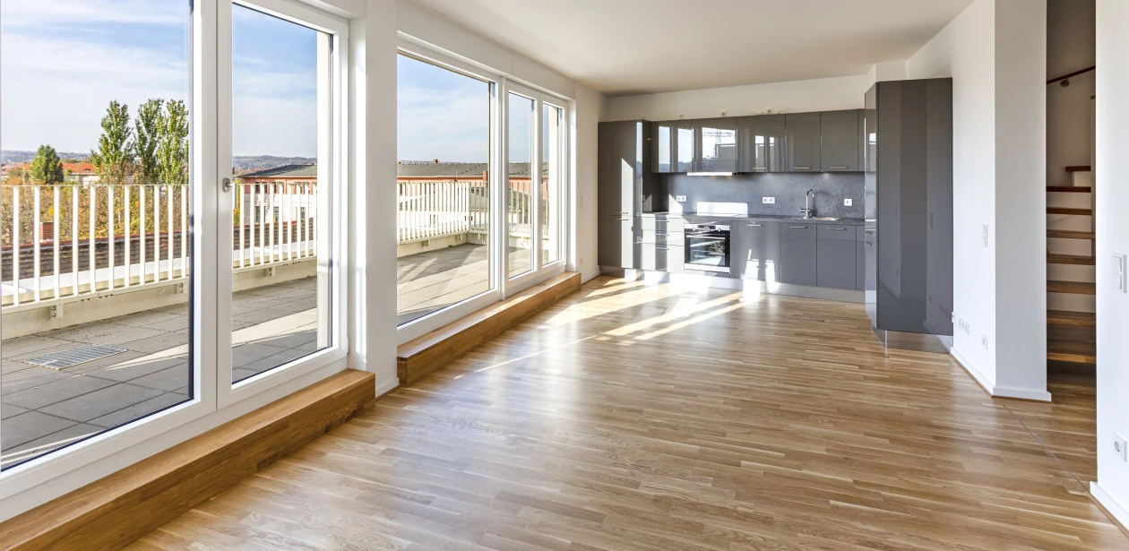 HARO Professional parket stav Allegro 4000 eg Tundra i den modstandsdygtige permaDur-lakering blev anvendt i de 148 boliger.