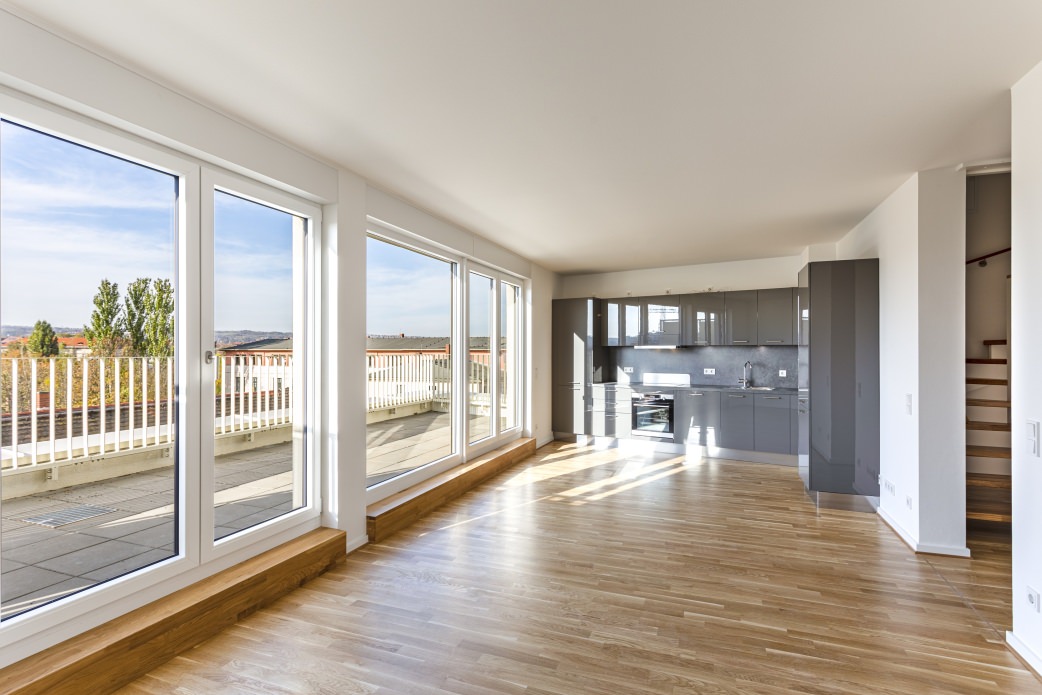 HARO Professional parket stav Allegro 4000 eg Tundra i den modstandsdygtige permaDur-lakering blev anvendt i de 148 boliger.