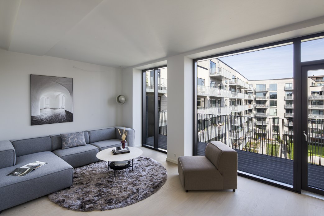 Myrholm is the second of six residential islands in Engholmene where state-of-the-art flats have been built. The project was commissioned by Udviklingsselskabet Enghave Brygge ApS, Charlottenlund, and planned by the architectural firm Danielsen Architec-ture A/S, Copenhagen.