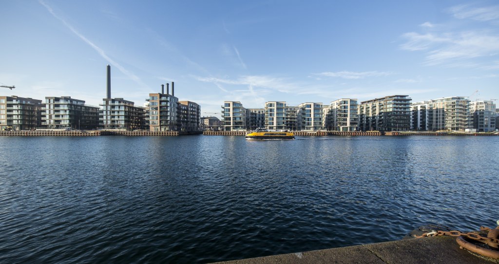 Tangholm er den fjerde af de seks boligøer i Engholmene, der er blevet opført med moderne boliger. Bygherre var Nordic Property  Vision, Charlottenlund, boligerne er blevet tegnet af arkitektbureauet Arkitema K/S, Aarhus.