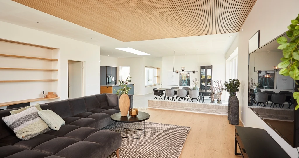 For the living area, the interior designers chose the HARO TRITTY 100 Gran Via 4V Floor with Oak Portland Puro style.