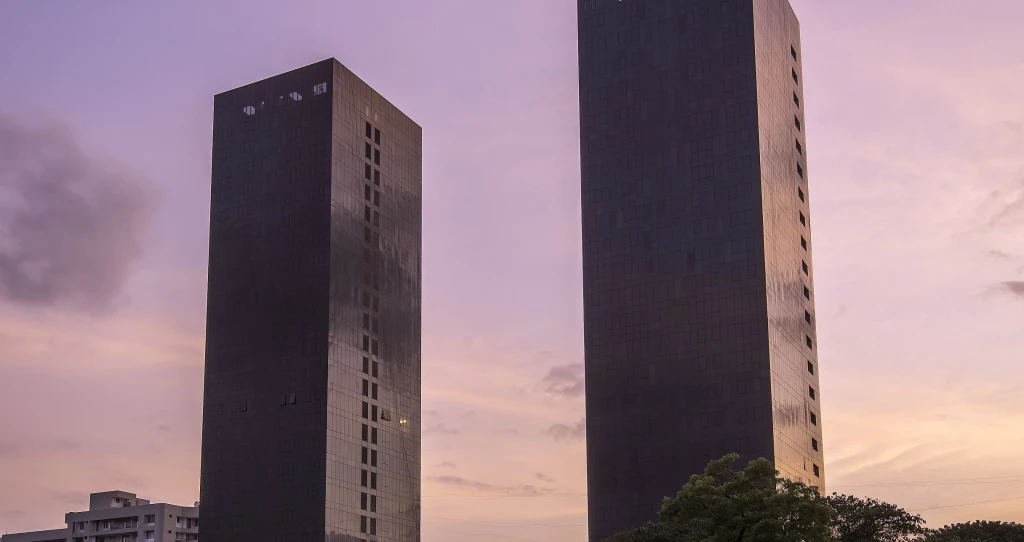 Die ersten zwei ganz aus Glas gebauten Hoteltürme in Pune,  Indien
