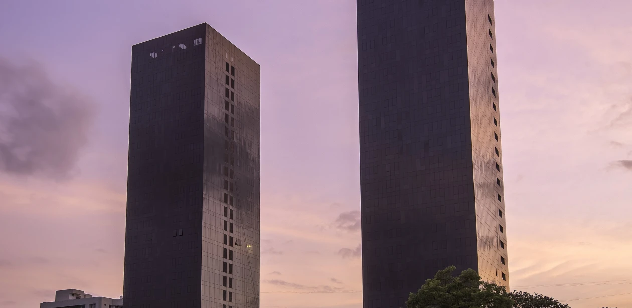 Die ersten zwei ganz aus Glas gebauten Hoteltürme in Pune,  Indien