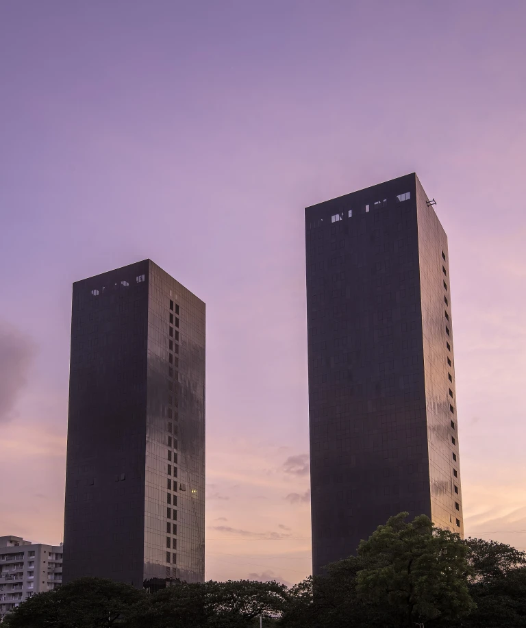 Die ersten zwei ganz aus Glas gebauten Hoteltürme in Pune,  Indien