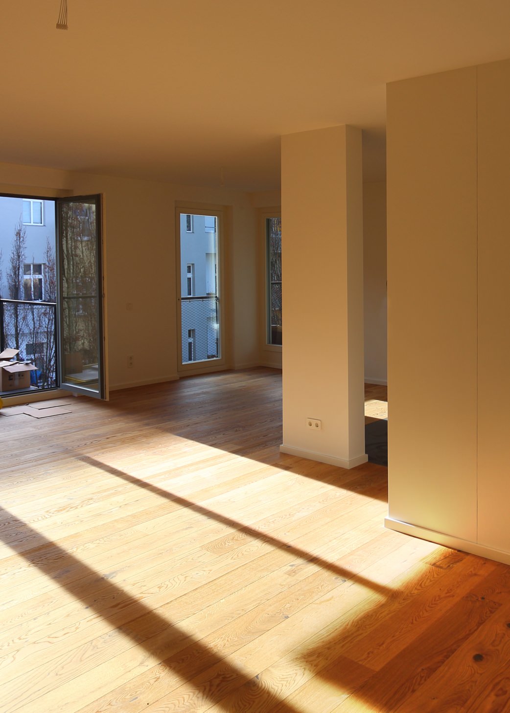 Hver enkelt af de 194 lejligheder er individuelt indrettet med hensyn til form og placering. Fælles for dem alle er det lagte HARO parket i forskellige design.