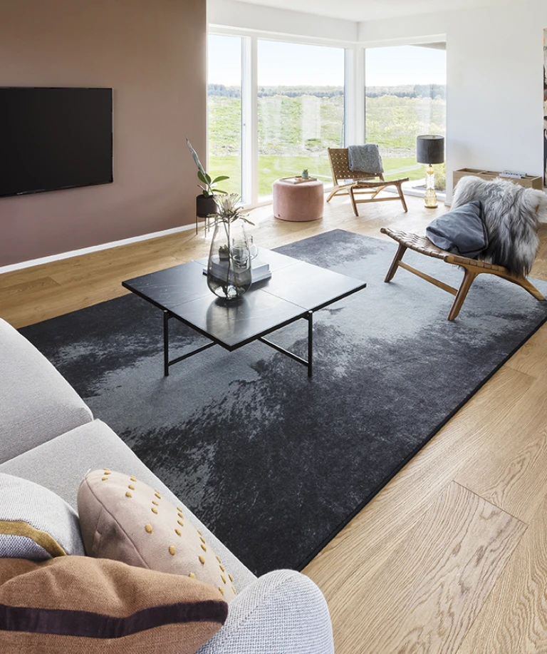 Skanlux udstillingshus ved Byg & Bo 2019 Udsigt ud over det vide, danske landskab fra den behagelige sofa – det kan man kalde nordisk livsfølelse