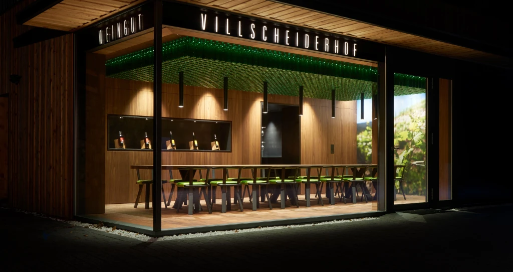 Von außen schon sehr beeindruckend präsentiert sich der Verkostungsraum des Villscheider Hofs in Brixen