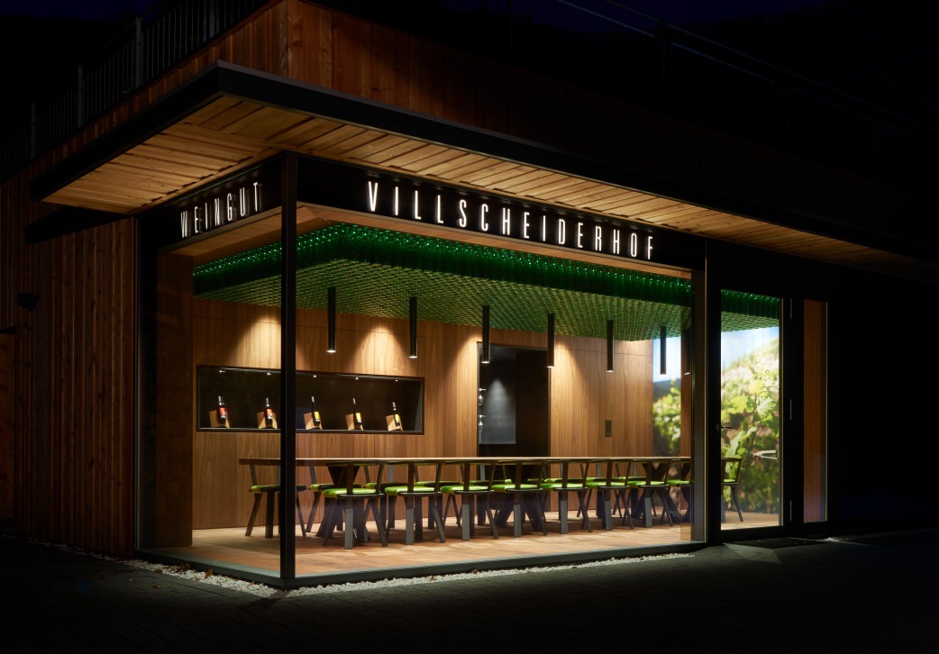 Von außen schon sehr beeindruckend präsentiert sich der Verkostungsraum des Villscheider Hofs in Brixen