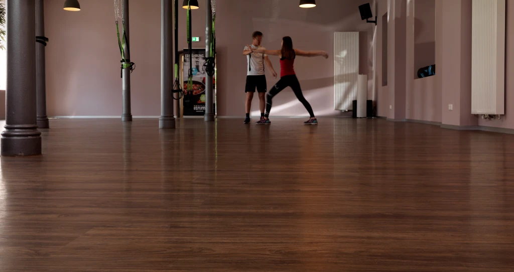 Gelenkschonendes Training auf wohngesundem Boden, frei von PVC und Weichmachern