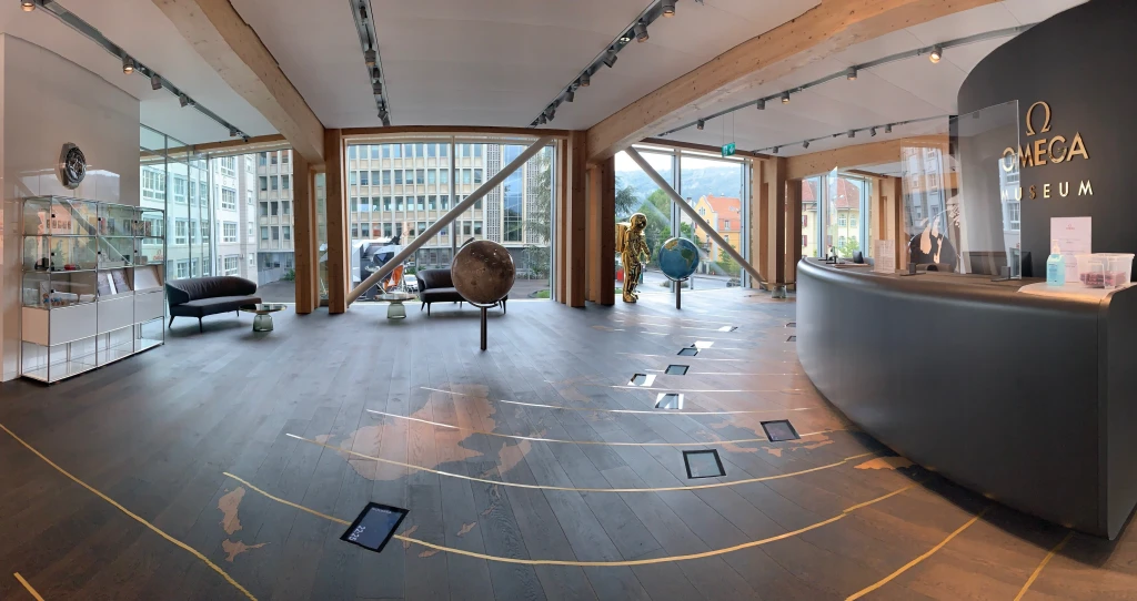 In the chic entrance hall of the OMEGA museum, the parquet virtuosos from PARKETTE.CH in Amriswil opted for HARO Parquet to create a true work of art in the form of a 100m² world map as a parquet floor.