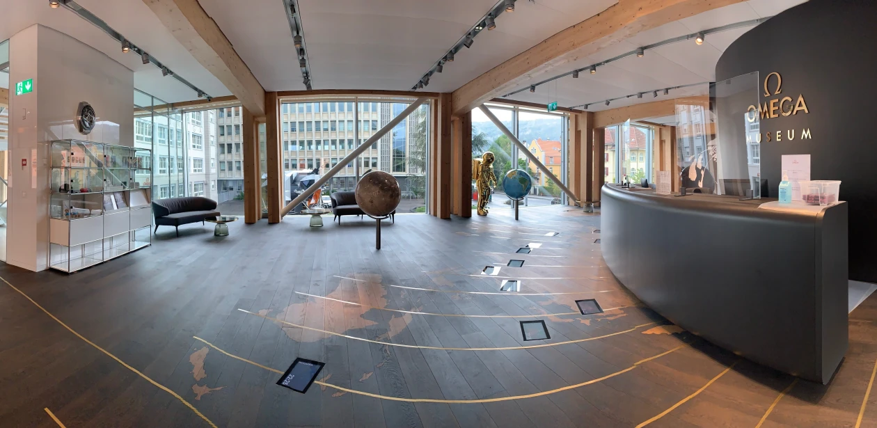 In the chic entrance hall of the OMEGA museum, the parquet virtuosos from PARKETTE.CH in Amriswil opted for HARO Parquet to create a true work of art in the form of a 100m² world map as a parquet floor.